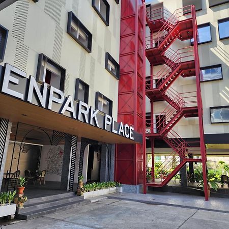 Penpark Place Bangkok Bagian luar foto