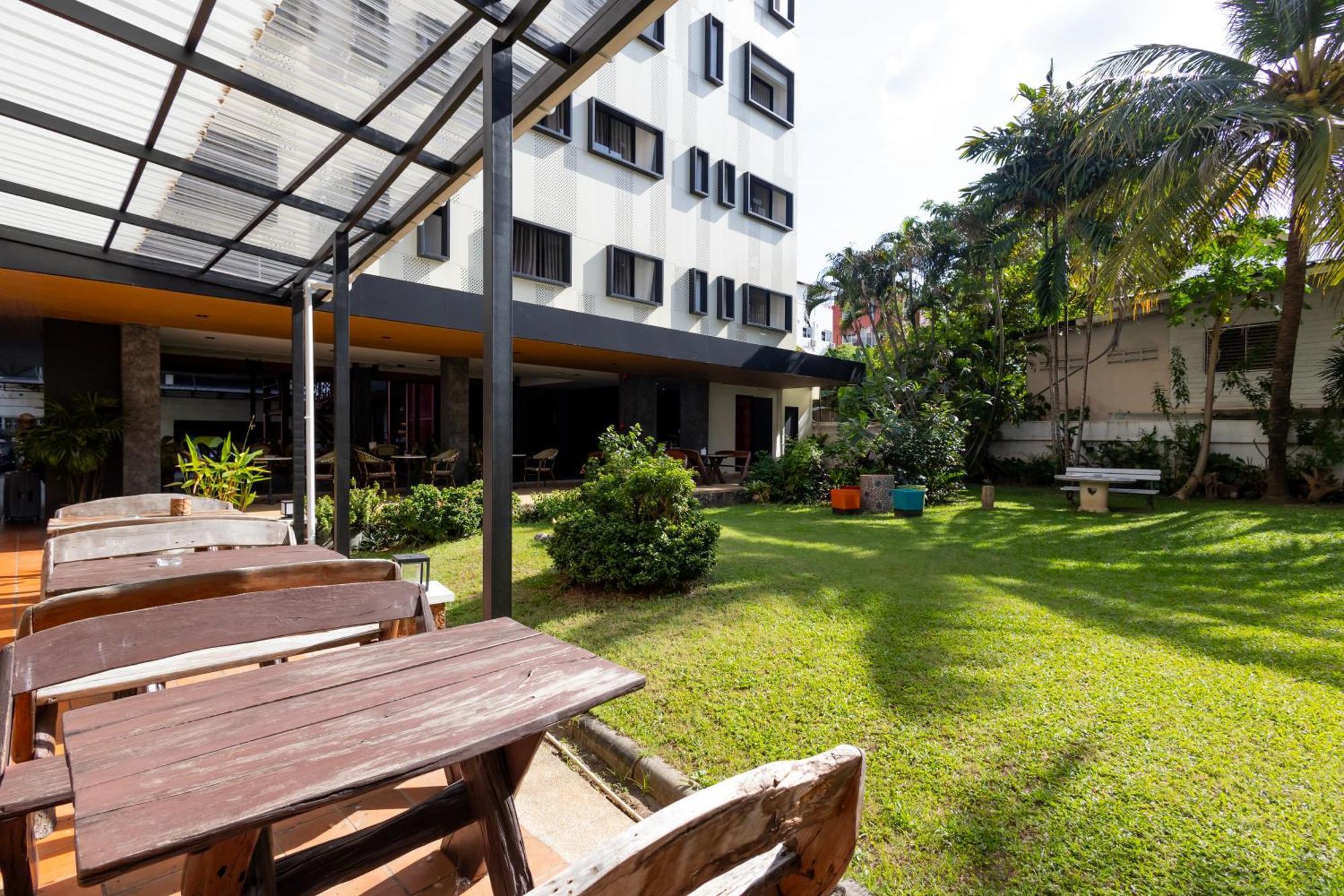 Penpark Place Bangkok Bagian luar foto