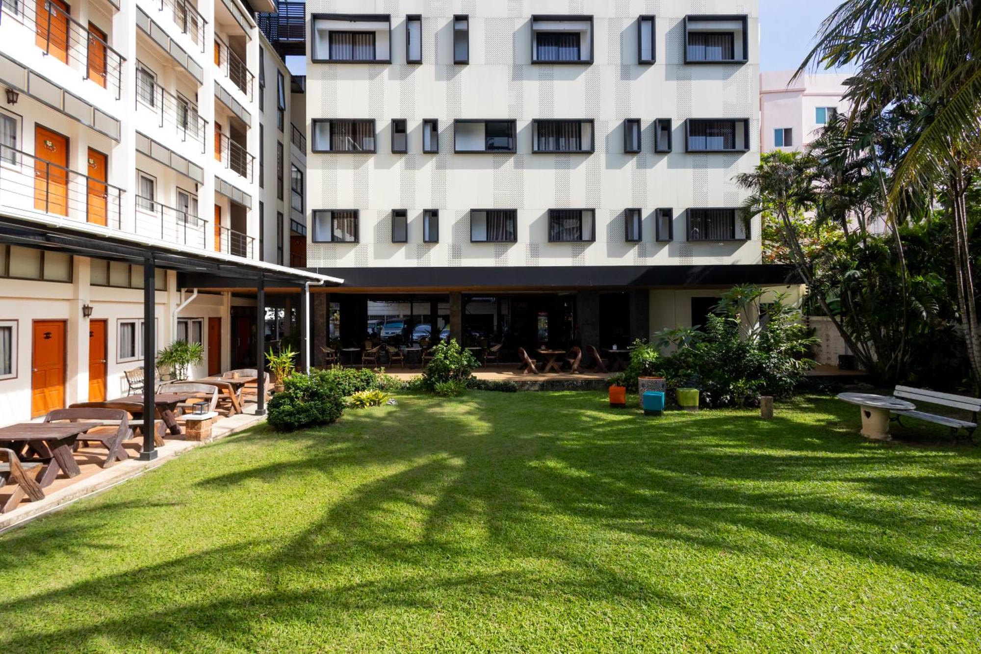 Penpark Place Bangkok Bagian luar foto
