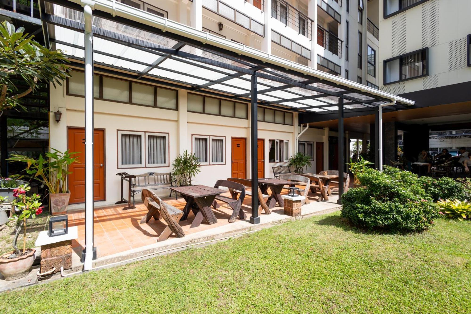 Penpark Place Bangkok Bagian luar foto
